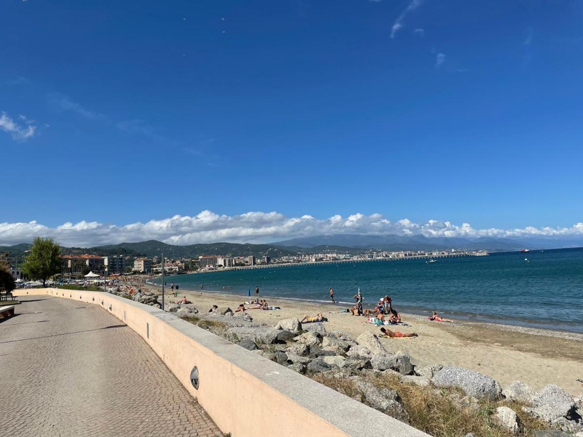 Summer Vado Ligure Exterior photo
